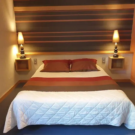 Logis Hotel Restaurant & Spa Les Remparts Salers Exterior photo